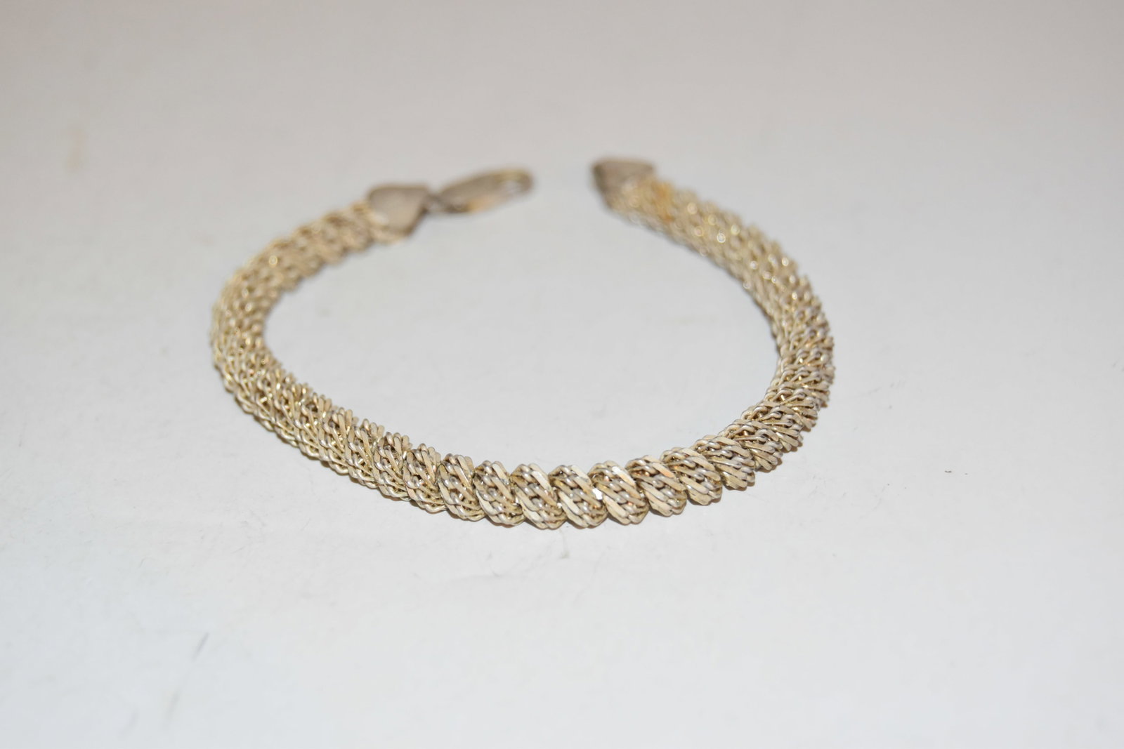 Vintage Milor 925 Sterling Silver Thick 8?? Rope Bracelet: Vintage Milor 925 Sterling Silver Thick 8” Rope Bracelet Please view all photos as they are part of the description and condition of this Item, Feel free to contact me with questions or picture 