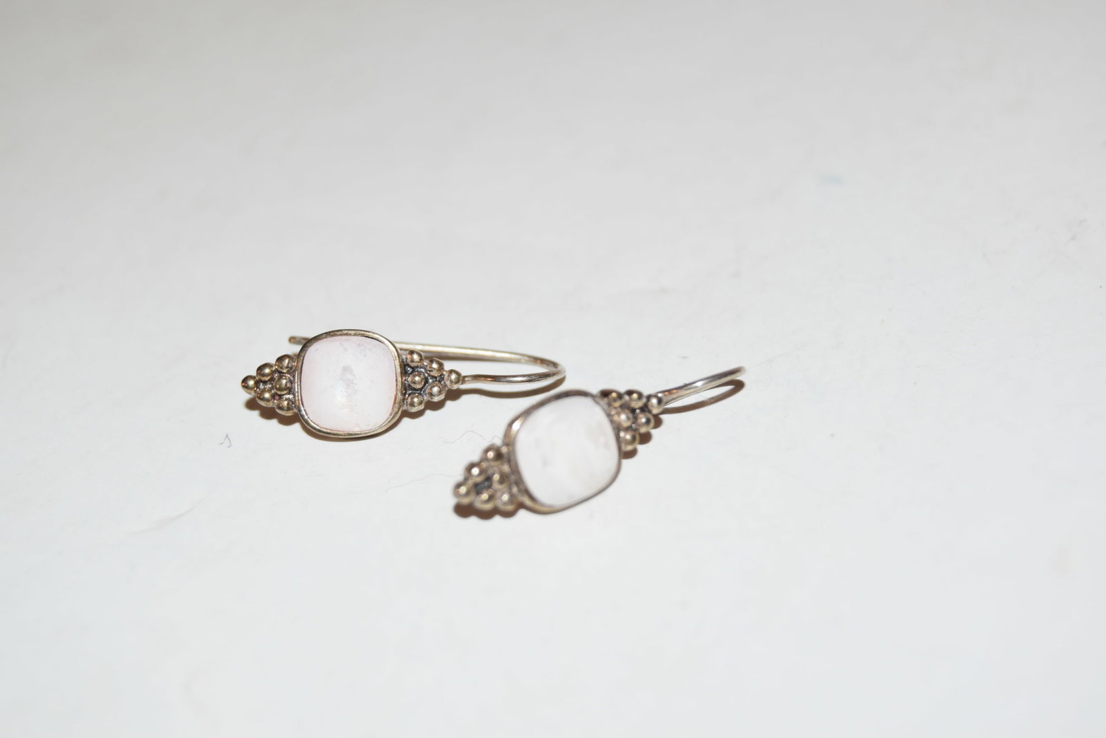 Vintage Sterling Silver thailand Earrings: Vintage Sterling Silver thailand Earrings Please view all photos as they are part of the description and condition of this Item, Feel free to contact me with questions or picture requests! Used Item A
