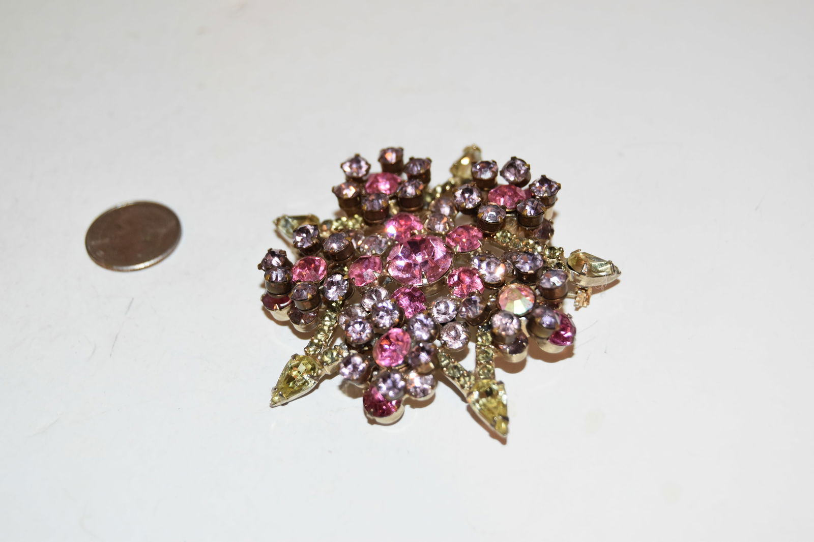 Vintage rhinestone pink flower large Brooch 2 1/2" (1 of 4)