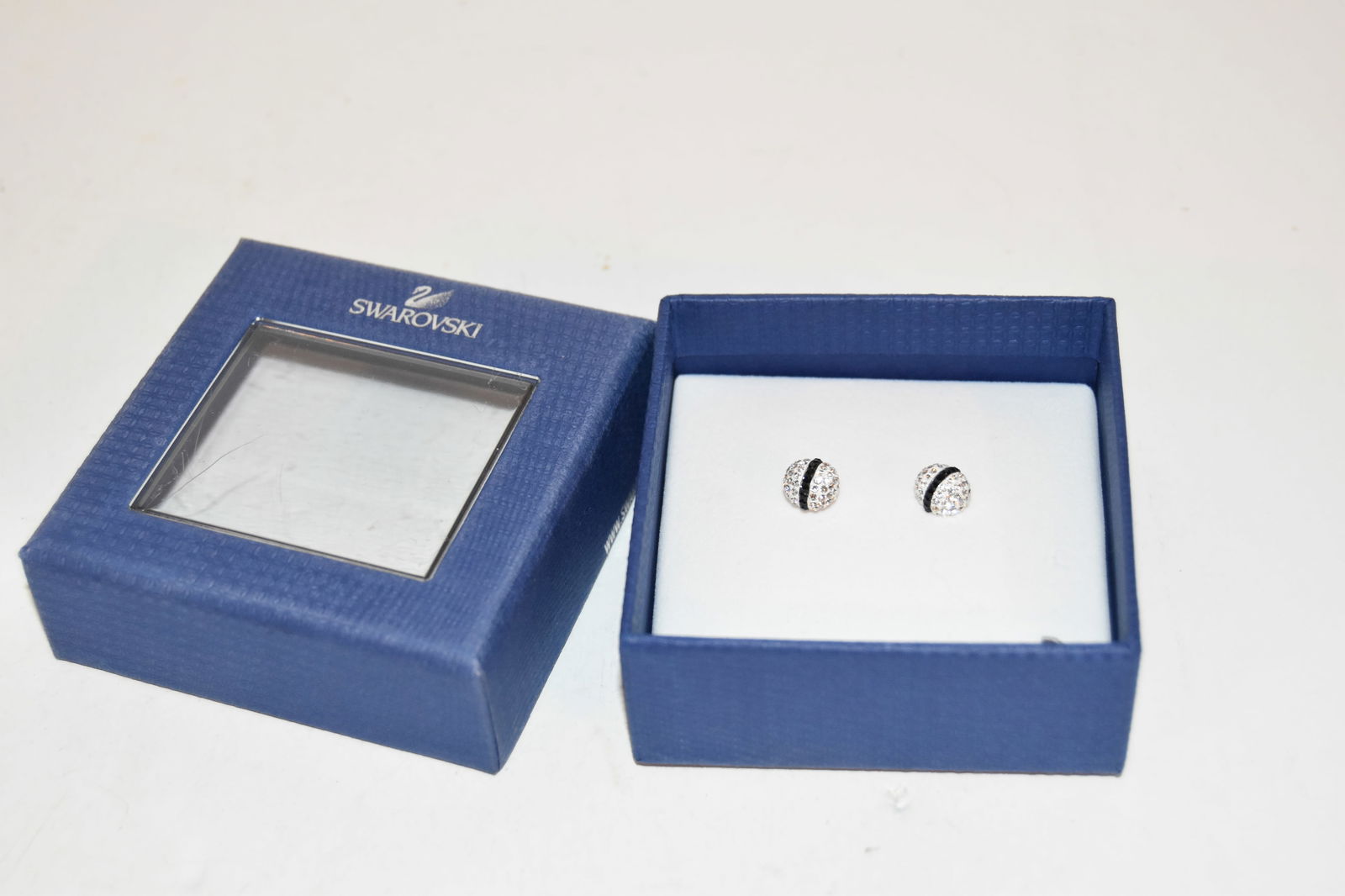 vintage swarovski post earrings New: vintage swarovski post earrings New Please view all photos as they are part of the description and condition of this Item, Feel free to contact me with questions or picture requests! Used Item AS IS