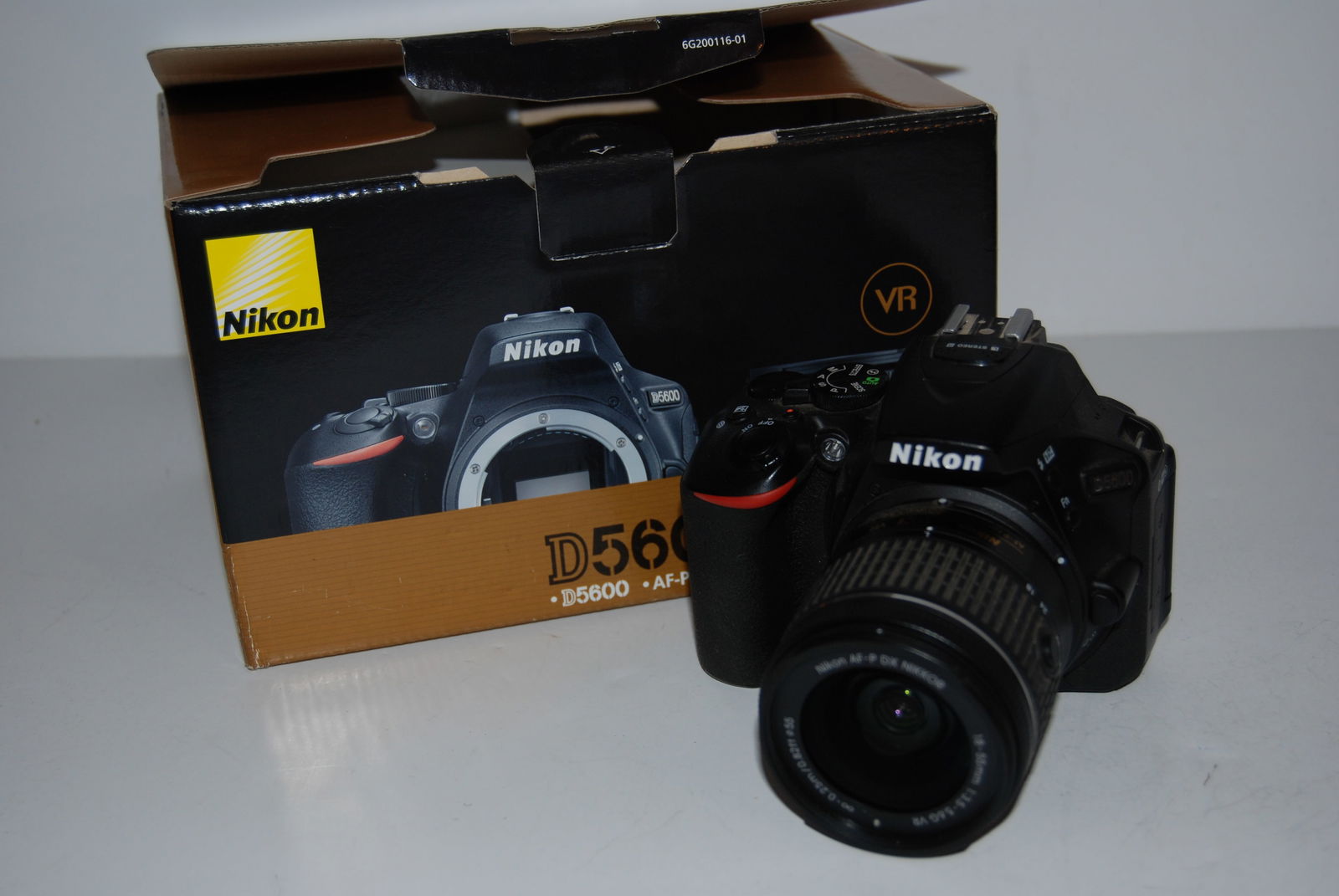 Nikon D5600 DSLR Digital SLR Camera with 18-55mm lens Like New!!! (1 of 9)
