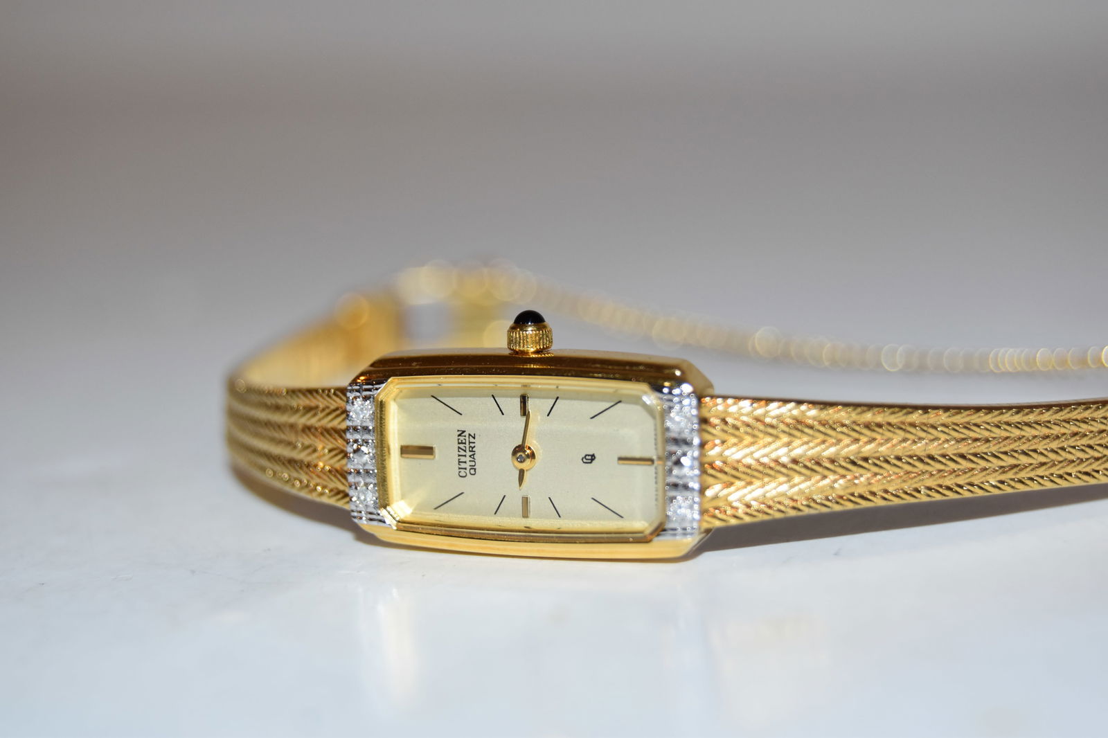 Citizen Gold Tone Diamond Lady’s Watch 2250 works great!!!: Citizen Gold Tone Diamond Lady’s Watch 2250 works great!!! Please view all photos as they are part of the description and condition of this Item, Feel free to contact me with questions or picture re