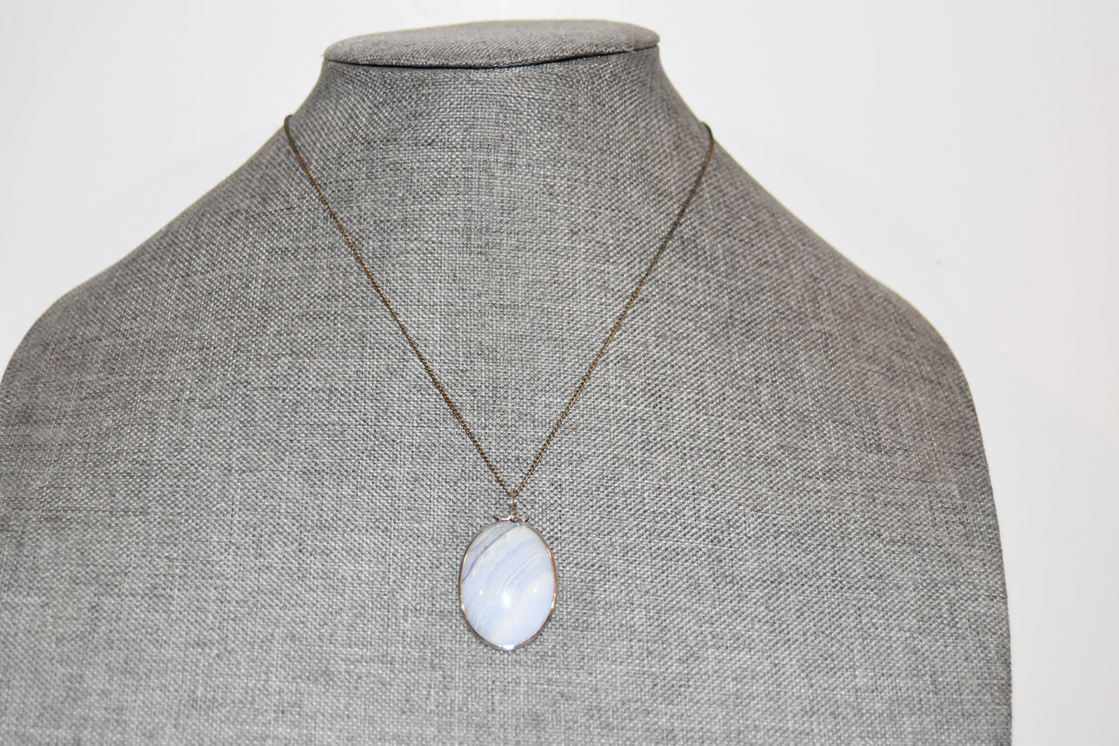 Vintage Sterling Silver tanzanite Necklace Pendant 18": Vintage Sterling Silver tanzanite Necklace Pendant 18" Please view all photos as they are part of the description and condition of this Item, Feel free to contact me with questions or picture requests