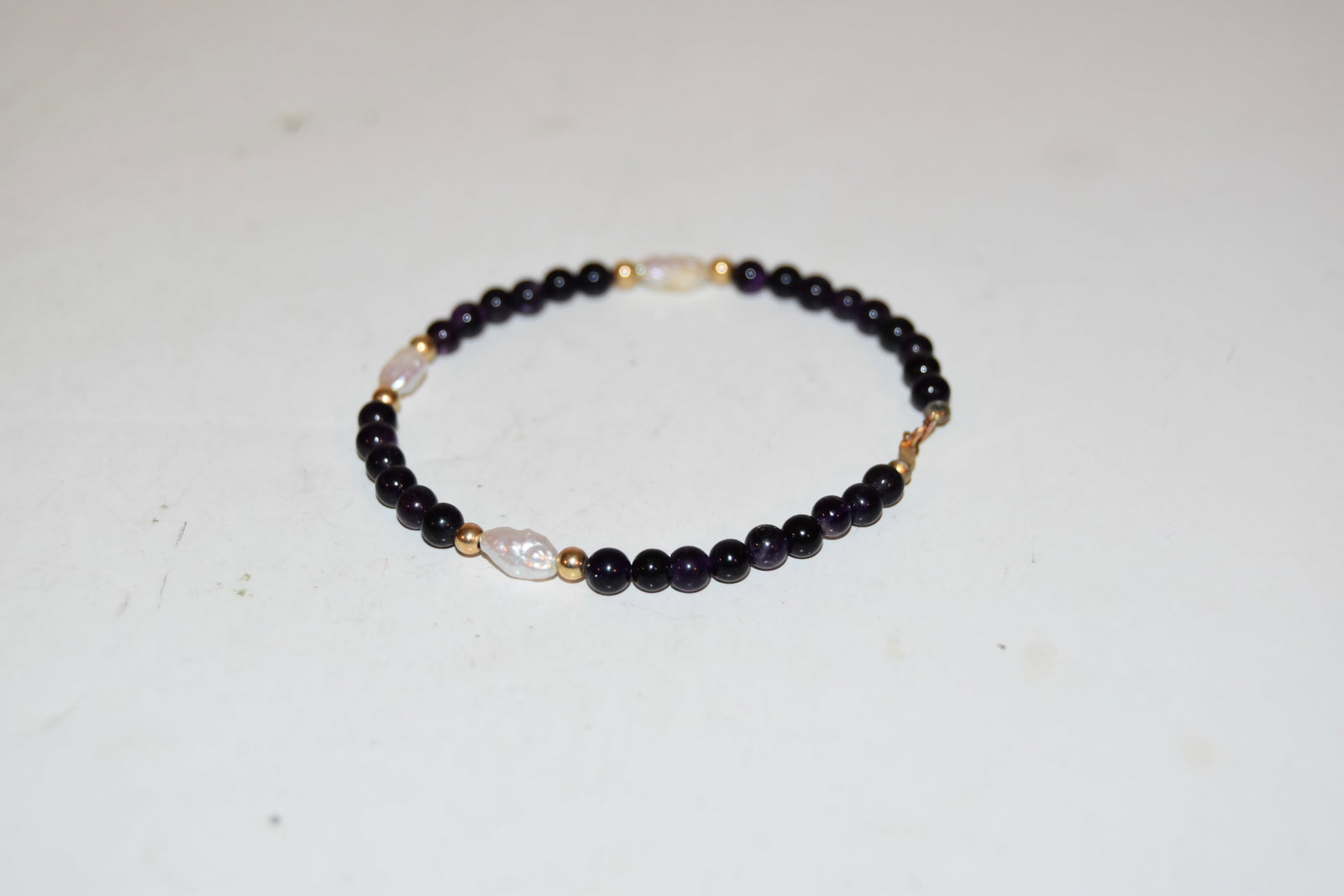Vintage 14k gold onyz Bracelet 7": Vintage 14k gold onyz Bracelet 7" Please view all photos as they are part of the description and condition of this Item, Feel free to contact me with questions or picture requests! Used Item AS IS