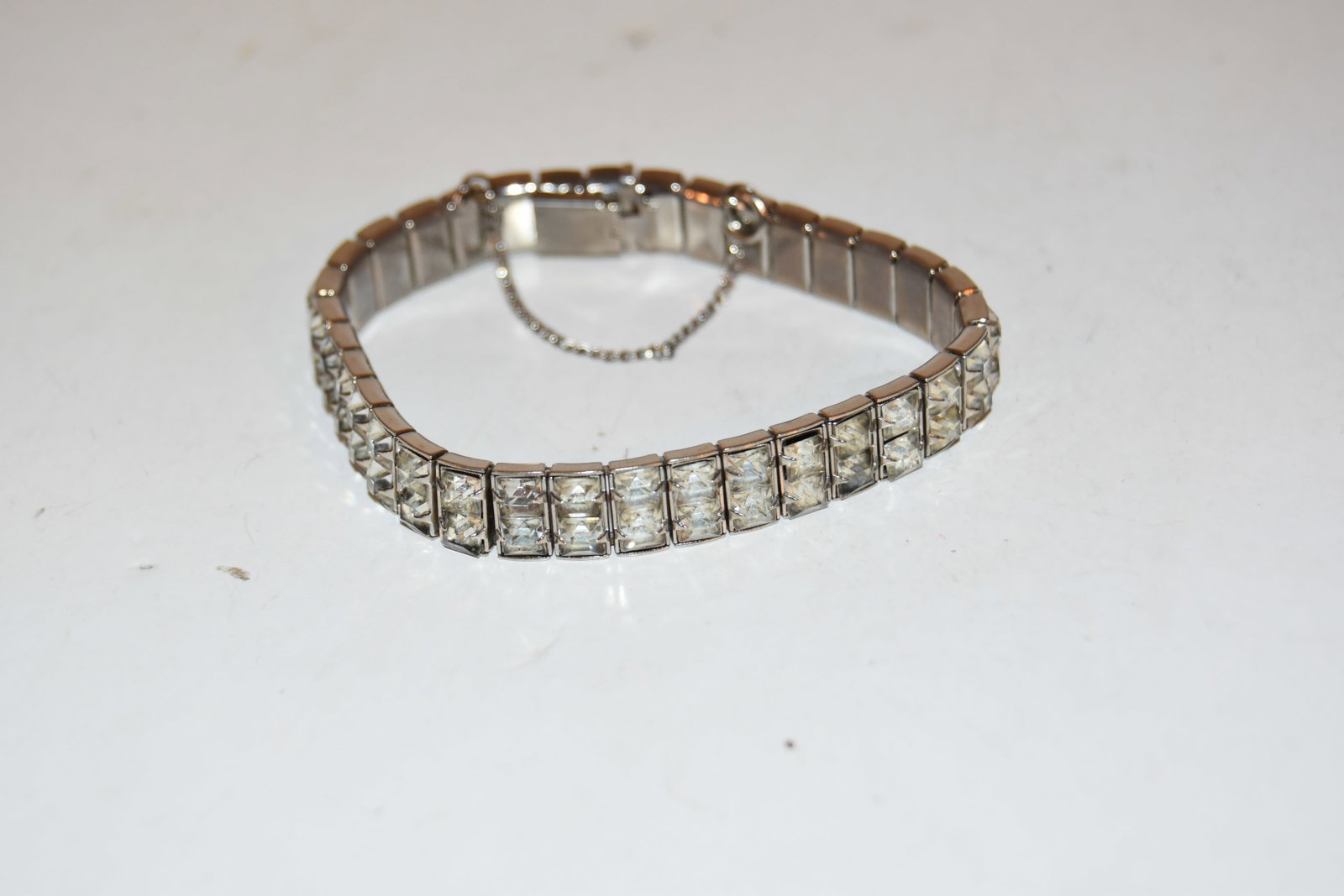 Vintage rhinestone Bracelet 7": Vintage rhinestone Bracelet 7" Please view all photos as they are part of the description and condition of this Item, Feel free to contact me with questions or picture requests! Used Item AS IS
