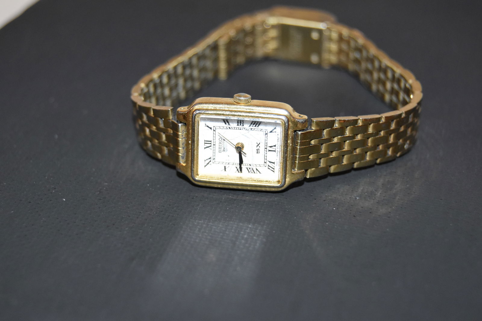 Seiko Ladies Dress Watch V401 5121 Sx Vintage Quartz Gold Tone