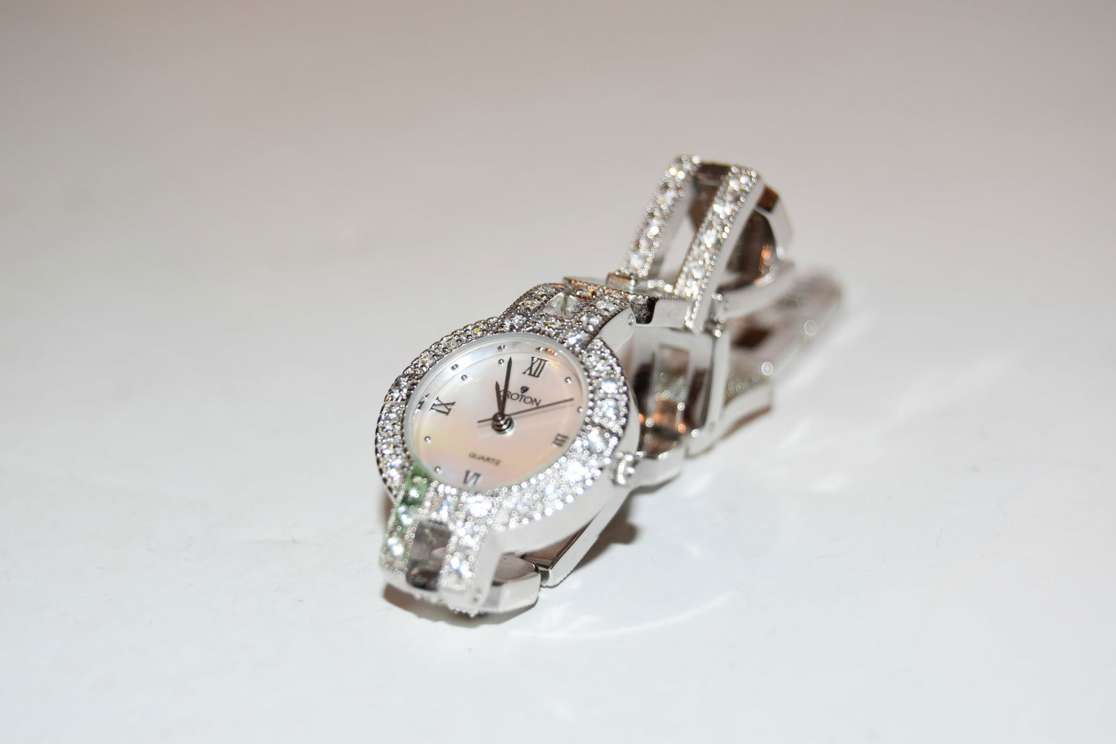 Vintage Croton Mother Of Pearl diamond art deco Women's watch working: Vintage Croton Mother Of Pearl diamond art deco Women's watch working Please view all photos as they are part of the description and condition of this Item, Feel free to contact me with questions or p