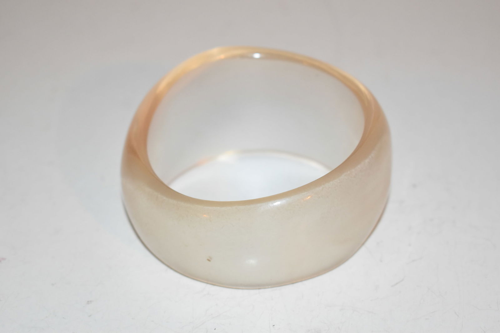 vintage lucite bangle bracelet 7.5 (1 of 3)