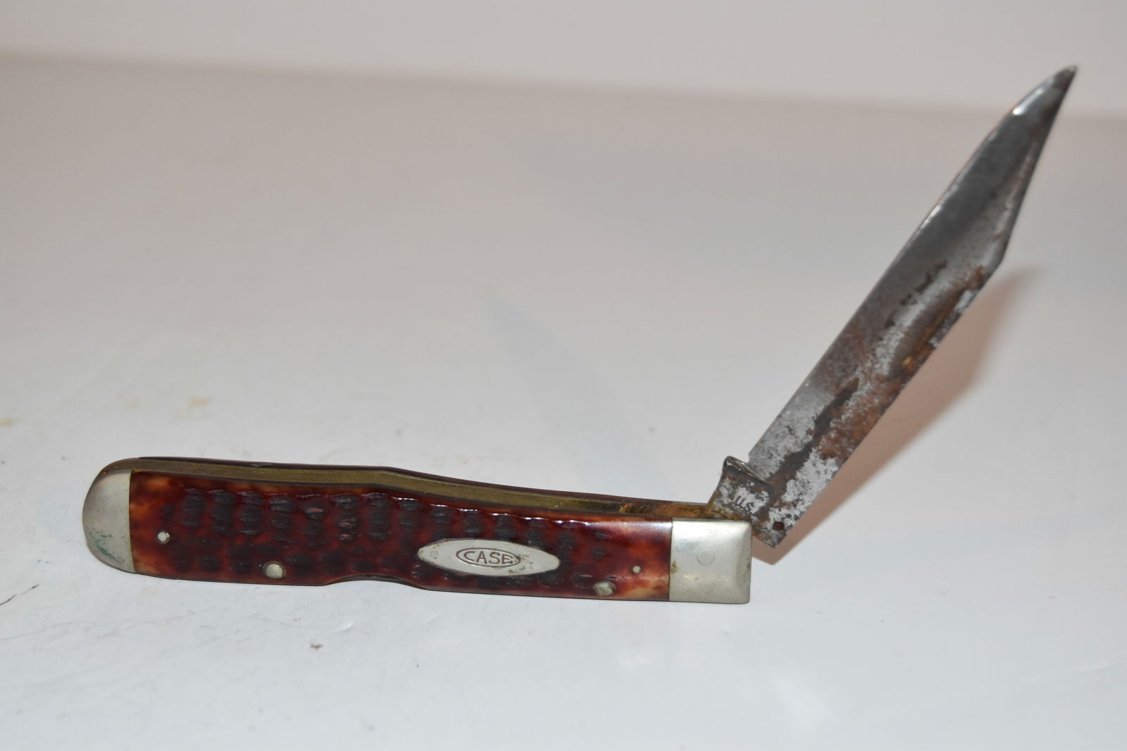 Vintage Case XX 6111 1/2 L SS "Cheetah" Jigged Bone Pocket Knife - Made in USA missing the swing: Vintage Case XX 6111 1/2 L SS "Cheetah" Jigged Bone Pocket Knife - Made in USA missing the swing guard great snap Please view all photos as they are part of the description and condition of this Item,