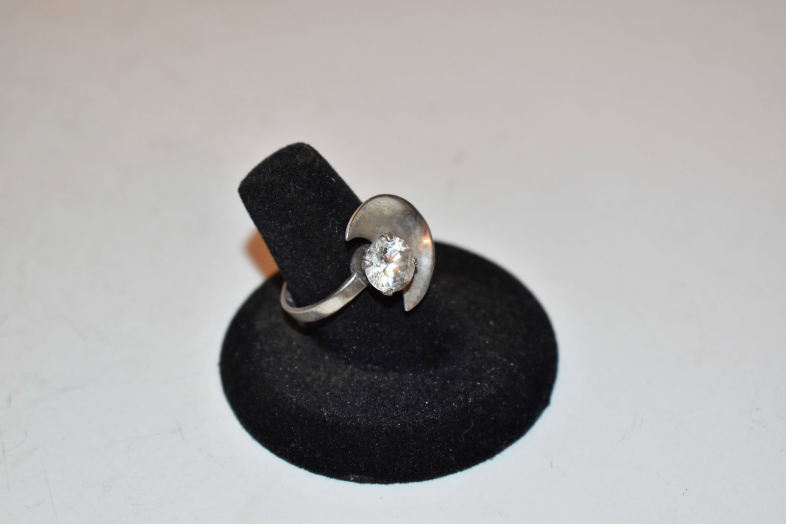 Vintage Sterling Silver mexico taco Ring sz 8: Vintage Sterling Silver mexico taco Ring sz 8 Please view all photos as they are part of the description and condition of this Item, Feel free to contact me with questions or picture requests! Used It