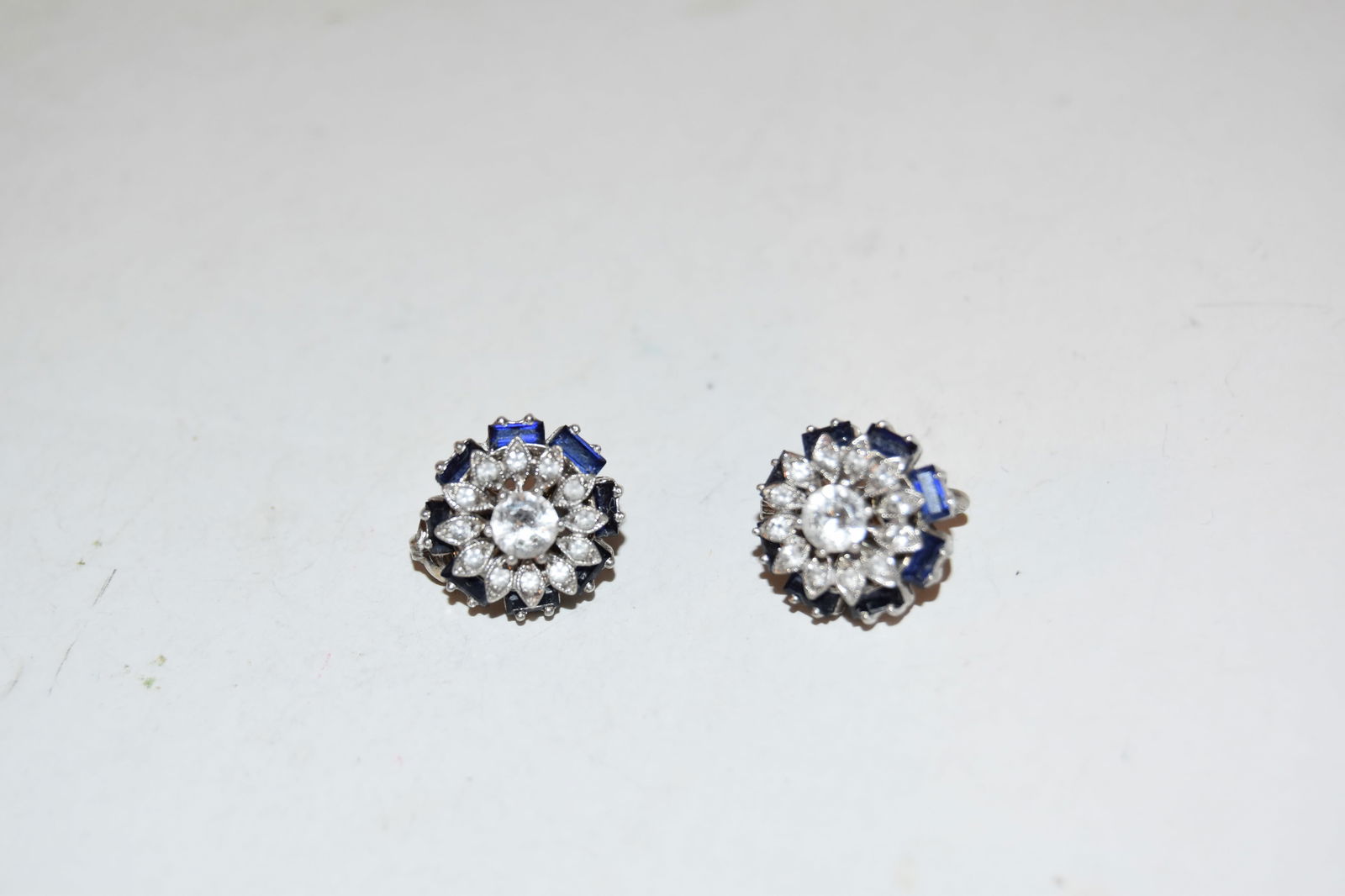Vintage Sterling Silver spinel clip on Earrings: Vintage Sterling Silver spinel clip on Earrings Please view all photos as they are part of the description and condition of this Item, Feel free to contact me with questions or picture requests! Used