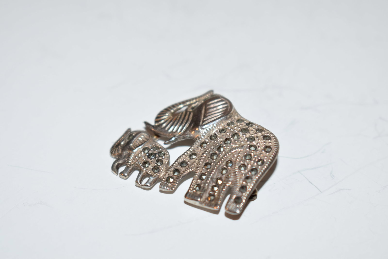 Vintage Sterling Silver elephant marcasite Brooch: Vintage Sterling Silver elephant marcasite Brooch Please view all photos as they are part of the description and condition of this Item, Feel free to contact me with questions or picture requests! Use