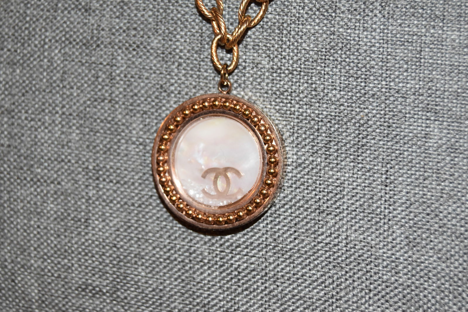 Vintage Chanel Paris logo Pendant Chain Necklace: Vintage Chanel Paris logo Pendant Chain Necklace Please view all photos as they are part of the description and condition of this Item, Feel free to contact me with questions or picture requests! Used