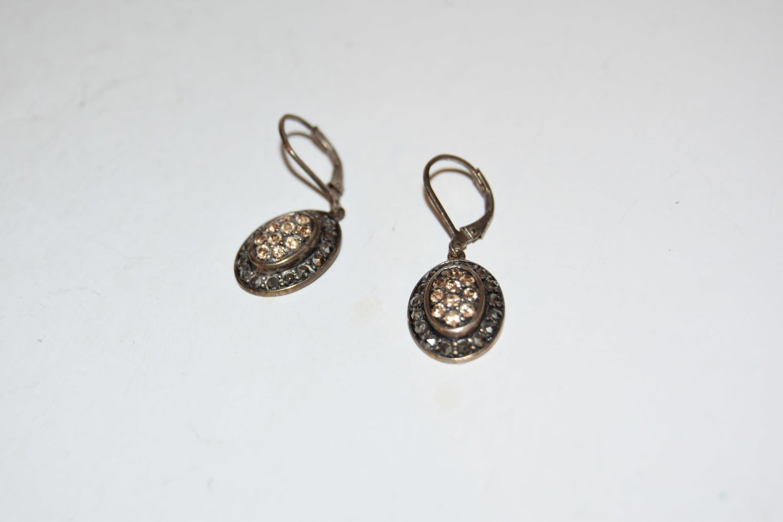 Vintage sterling silver thailand marcasite earrings: Vintage sterling silver thailand marcasite earrings Please view all photos as they are part of the description and condition of this Item, Feel free to contact me with questions or picture requests! U
