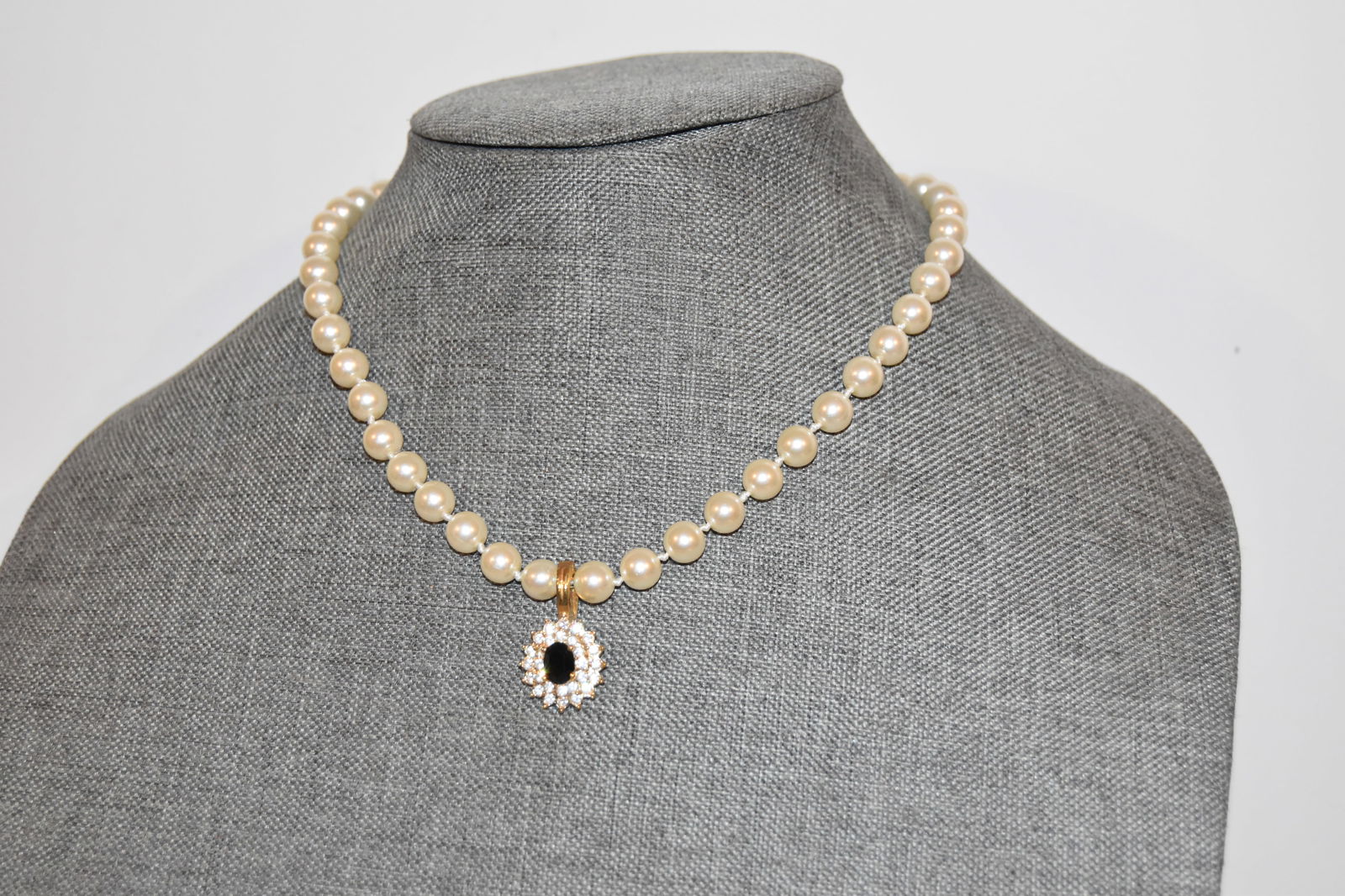 Vintage roman pendant pearl Necklace (1 of 4)