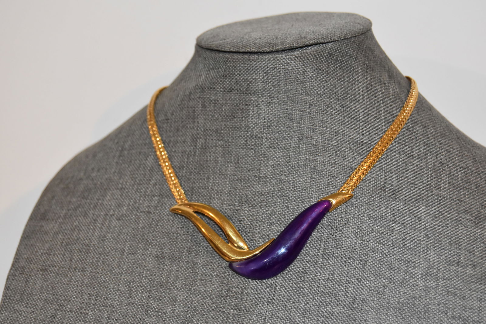 Park Lane Gold Tone Necklace Statement Purple Lucite Vintage (1 of 4)