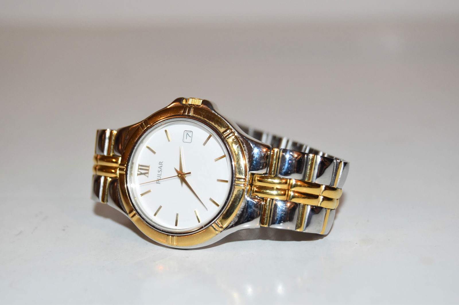 Vintage Men’s Seiko Pulsar Gold Stainless Dress Watch V732-X054 Great Condition works (1 of 4)