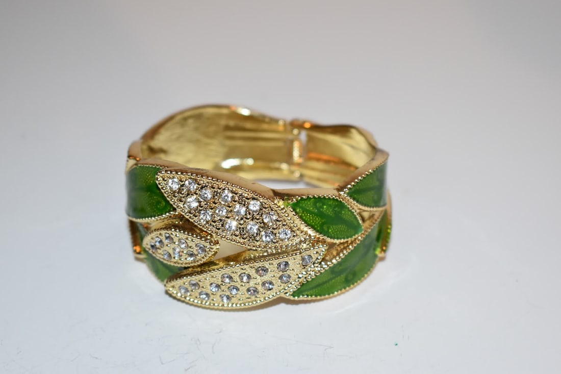vintage green enamel rhinestone goldtone bracelet hinged 7" (1 of 4)