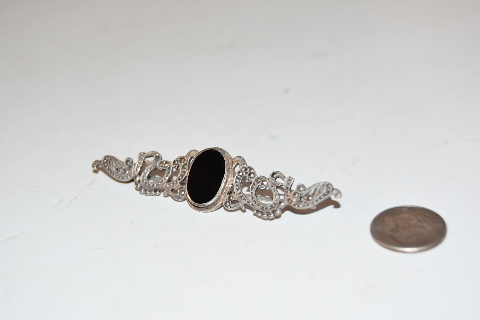 vintage Sterling Silver marcasite onyz Brooch: vintage Sterling Silver marcasite onyz Brooch Please view all photos as they are part of the description and condition of this Item, Feel free to contact me with questions or picture requests! Used It