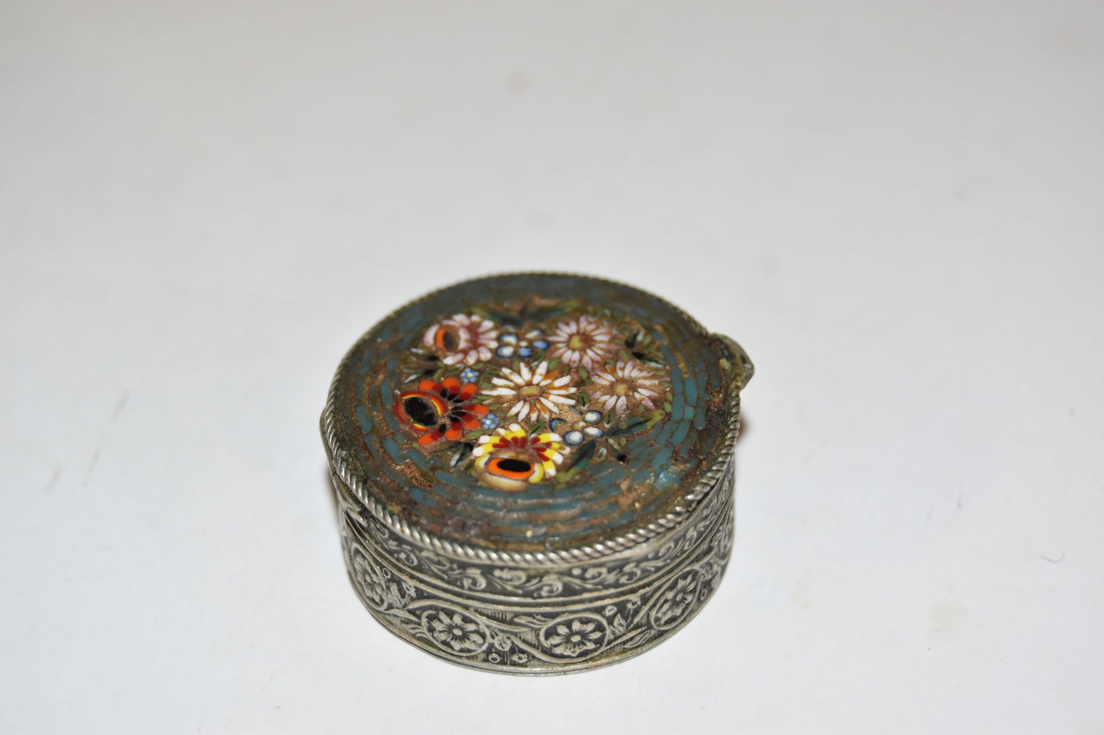 Vintage Italian Floral Micro Mosaic & Embossed Silver-tone Round Hinged Pill Box: Vintage Italian Floral Micro Mosaic & Embossed Silver-tone Round Hinged Pill Box Please view all photos as they are part of the description and condition of this Item, Feel free to contact me with que