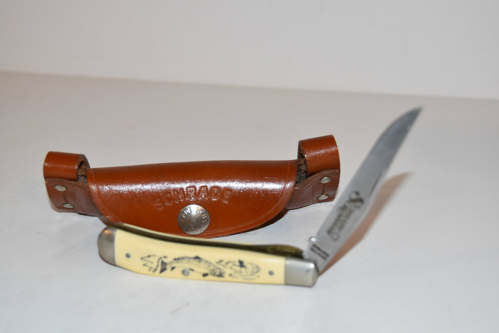 Vintage Schrade Scrimshaw SC503 Gunstock Trapper Liner Lock Knife Usa Made New: Vintage Schrade Scrimshaw SC503 Gunstock Trapper Liner Lock Knife Usa Made New Please view all photos as they are part of the description and condition of this Item, Feel free to contact me with quest