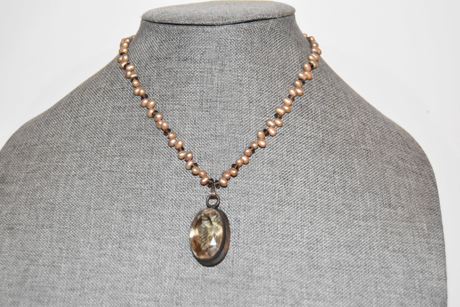 Vintage Sterling Silver Spinel beaded Necklace Pendant 14": Vintage Sterling Silver Spinel beaded Necklace Pendant 14" Please view all photos as they are part of the description and condition of this Item, Feel free to contact me with questions or picture requ
