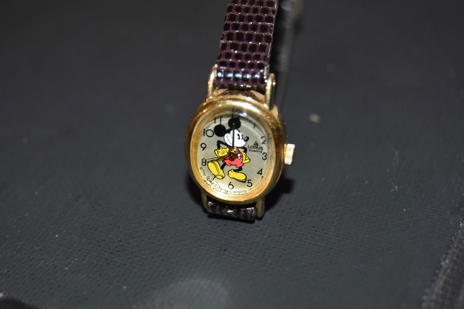 vintage mickey mouse lorus watch quartz japan V811-0500 WORKING (1 of 4)