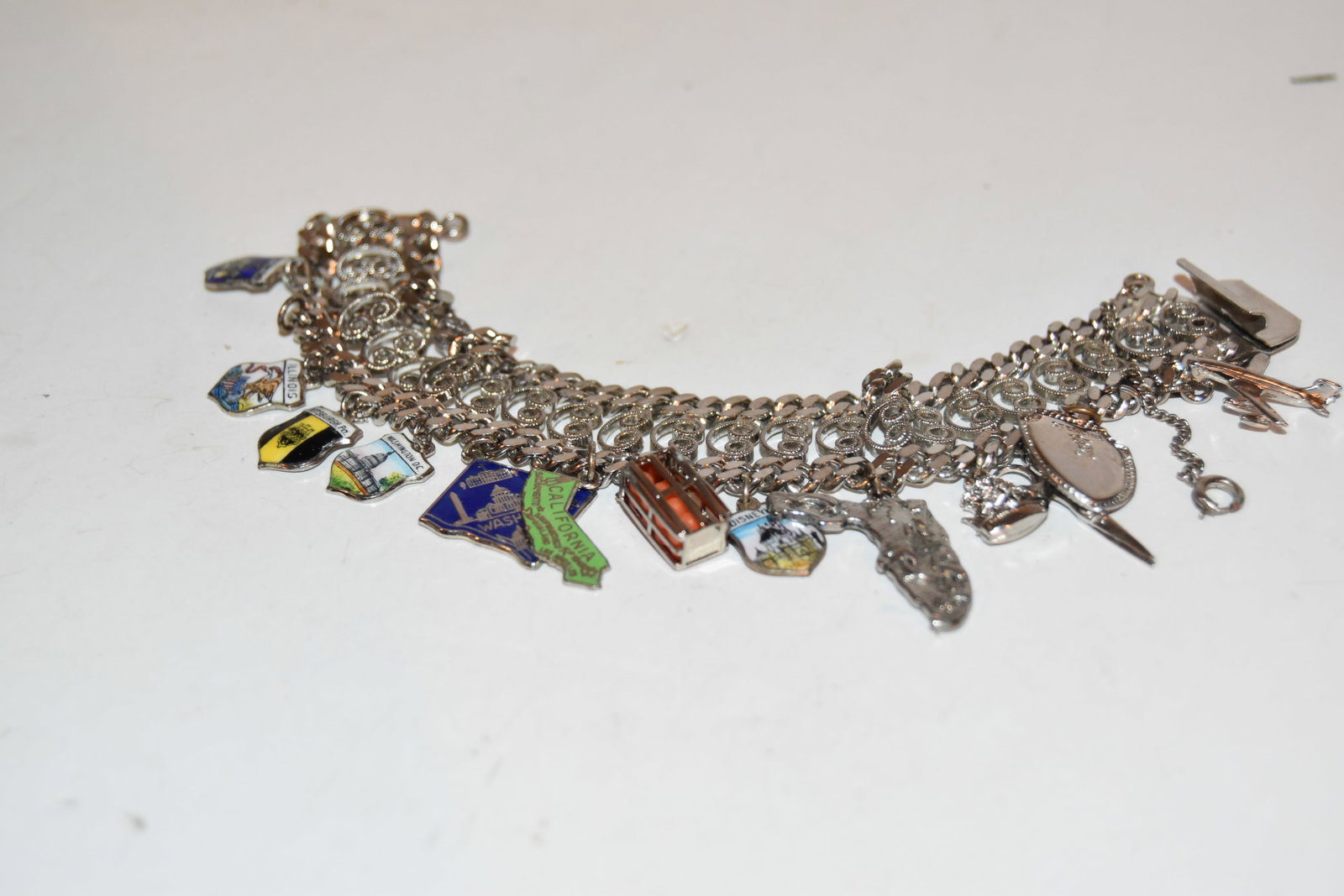 Vintage Sterling Silver Travel Charm Bracelet Travel Shields 7": Vintage Sterling Silver Travel Charm Bracelet Travel Shields 7" Please view all photos as they are part of the description and condition of this Item, Feel free to contact me with questions or picture