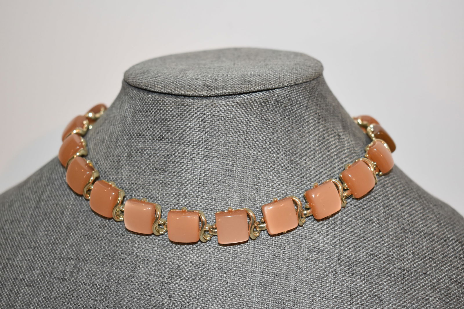 Vintage Signed CORO Pink Lucite Choker Necklace 16": Vintage Signed CORO Pink Lucite Choker Necklace 16" Please view all photos as they are part of the description and condition of this Item, Feel free to contact me with questions or picture requests! U