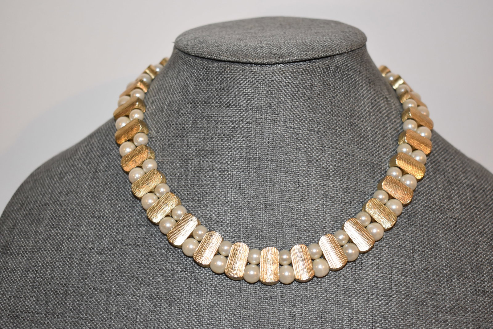 vintage goldtone pearl necklace choker 10": vintage goldtone pearl necklace choker 10" Please view all photos as they are part of the description and condition of this Item, Feel free to contact me with questions or picture requests! Used Item 