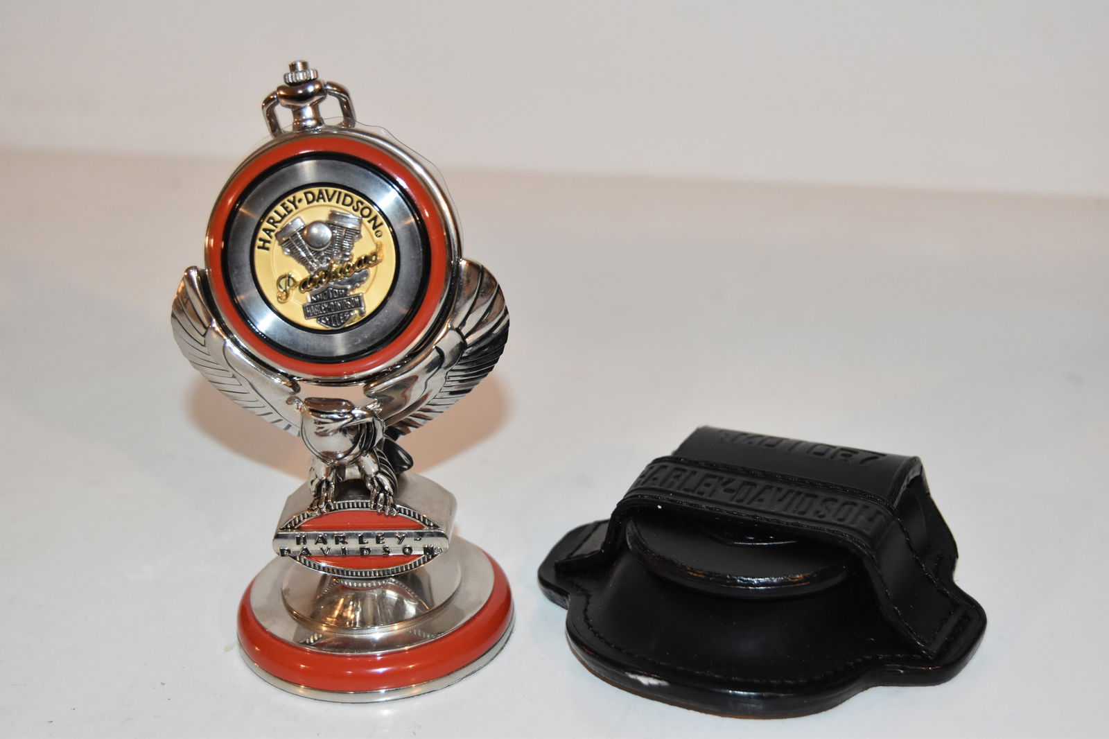 The Franklin Mint Harley Davidson 1948 Panhead Pocket Watch with Stand & leather pouch (1 of 9)