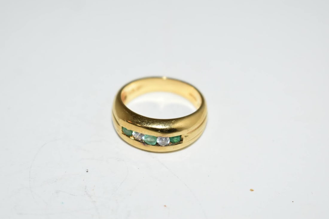 Vintage Sterling Silver Rhinestone Ring 6.8: Vintage Sterling Silver Rhinestone Ring 6.8Please view all photos as they are part of the description and condition of this Item, Feel free to contact me with questions or picture requests! Used Item 