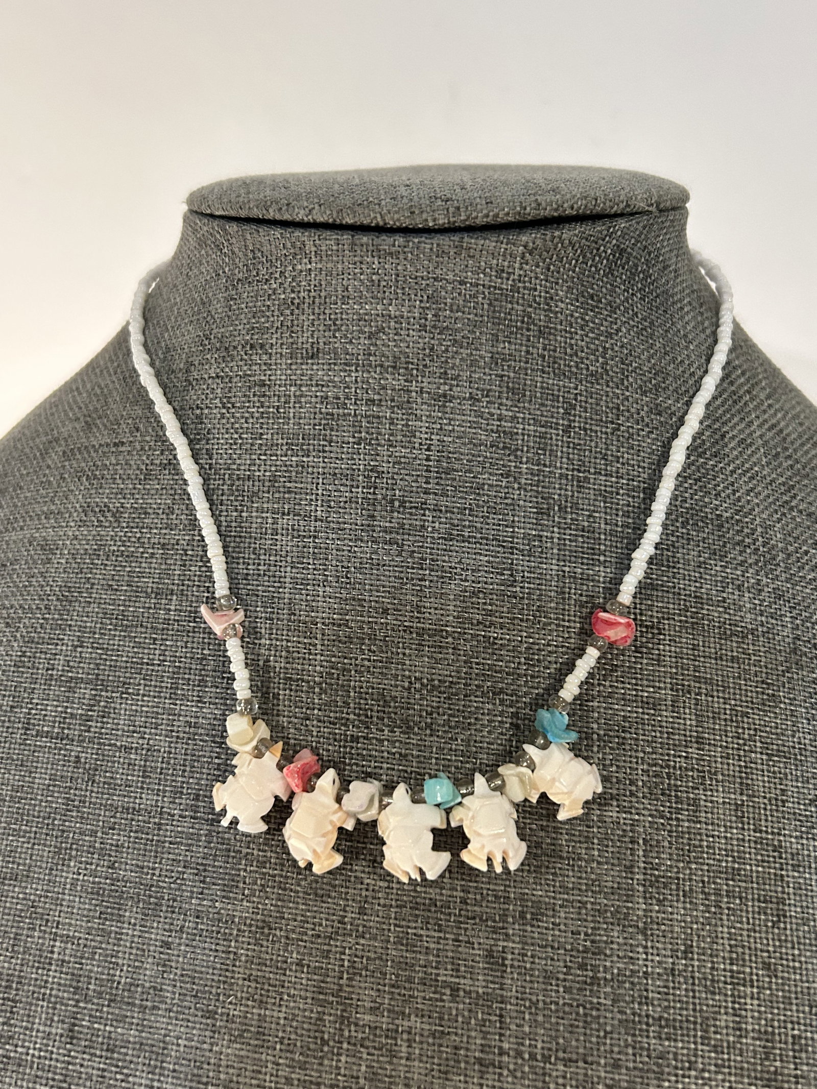 Vintage white beaded turtle Neckalace: Vintage white beaded turtle Neckalace Please view all photos as they are part of the description and condition of this Item, Feel free to contact me with questions or picture requests! Used Item AS IS