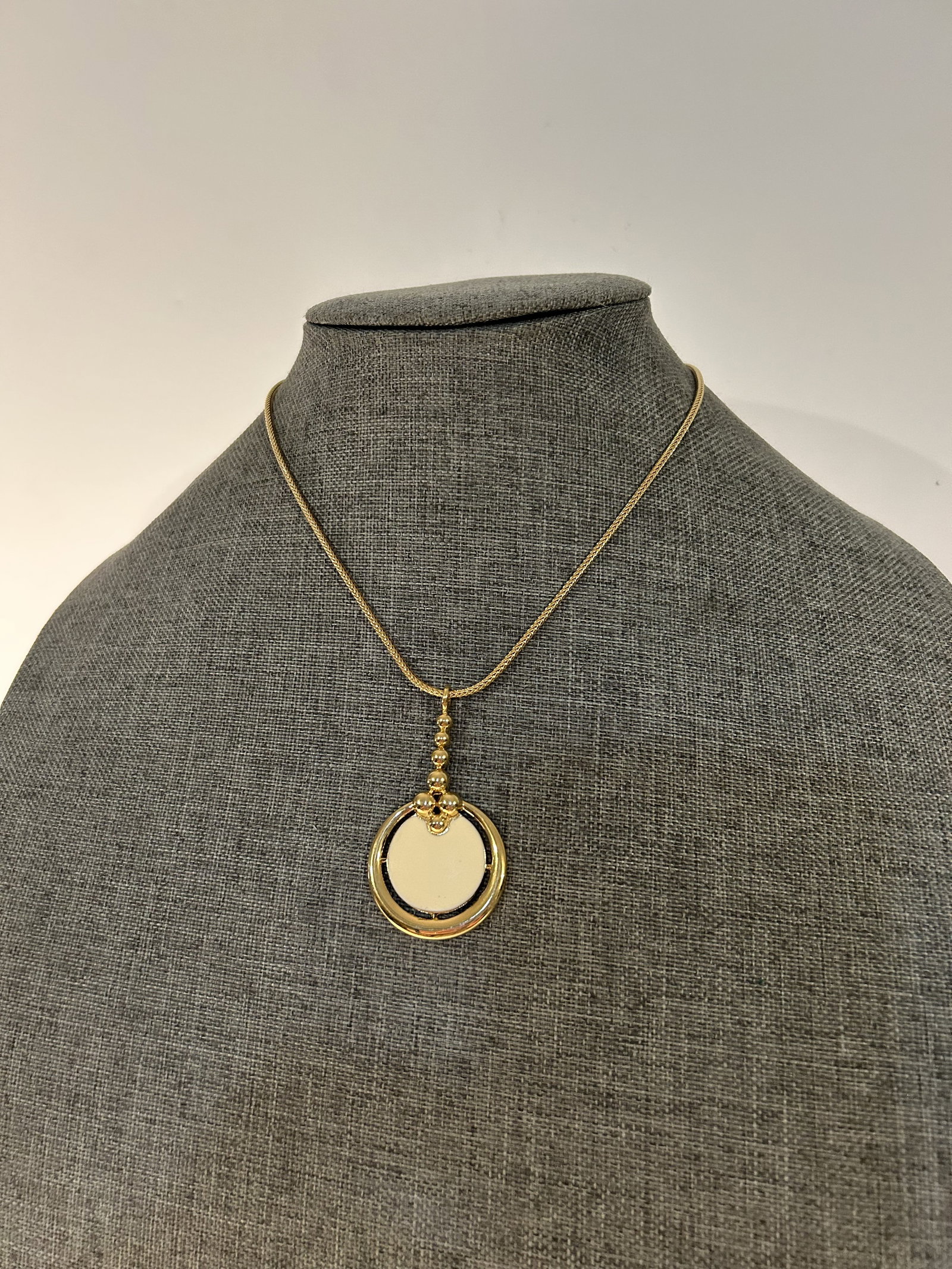 Vintage gold tone monet enamel pendant Neckalace: Vintage gold tone monet enamel pendant Neckalace Please view all photos as they are part of the description and condition of this Item, Feel free to contact me with questions or picture requests! Used