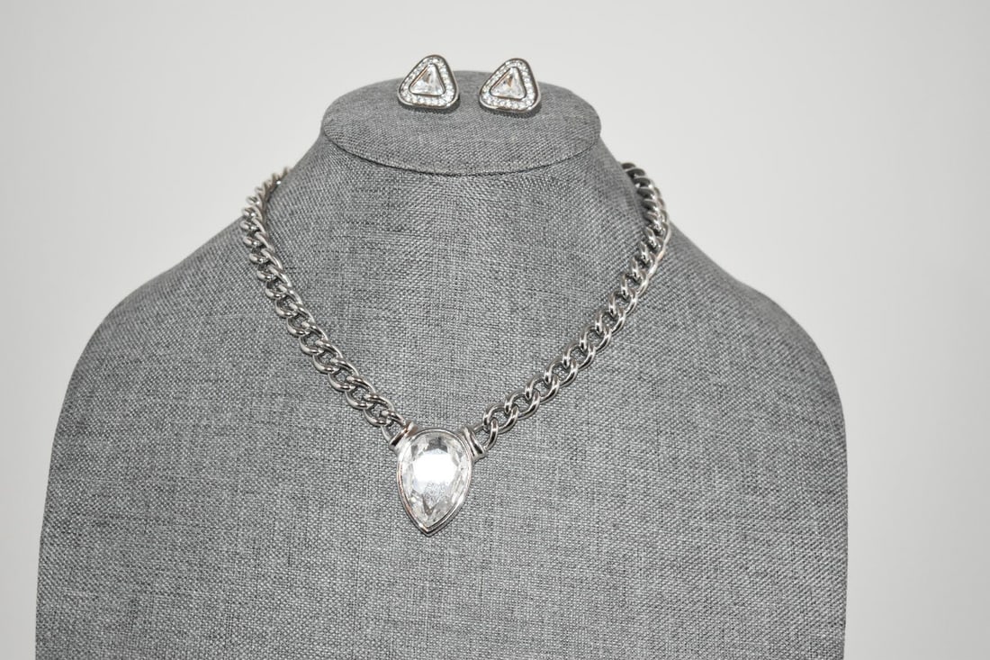 Vintage Silver Tone Rhinestone Necklace & Earrings 14 inches (1 of 3)