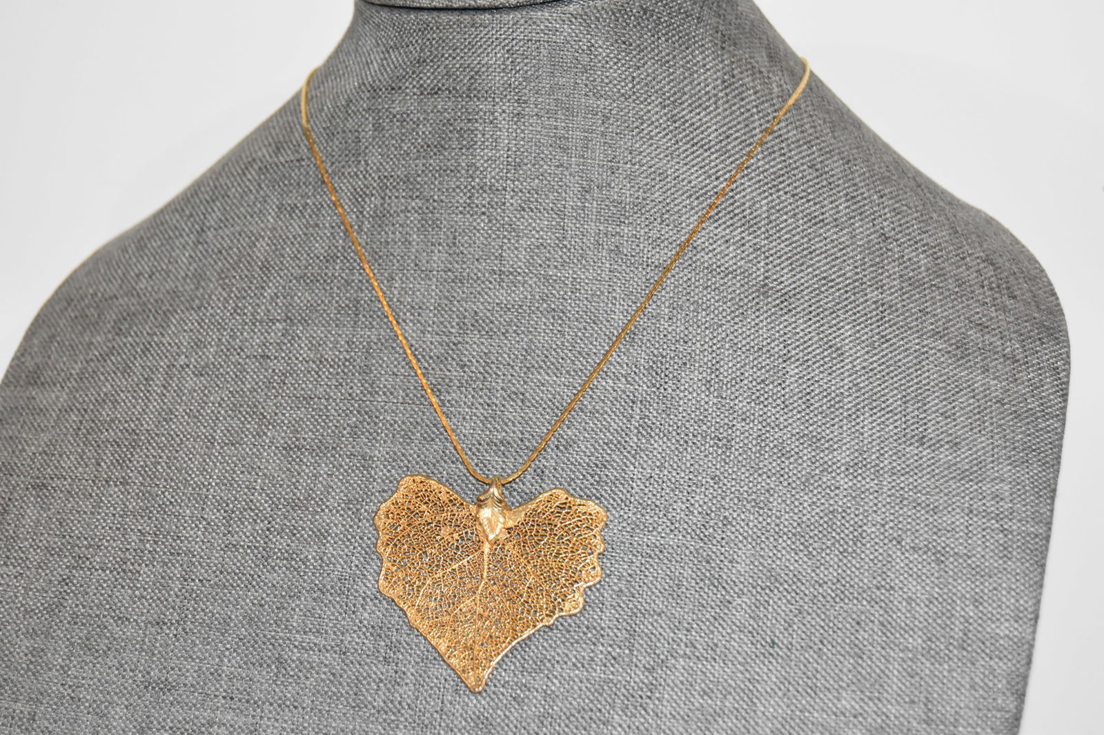 Vintage goldtone leaf pendant Necklace (1 of 5)