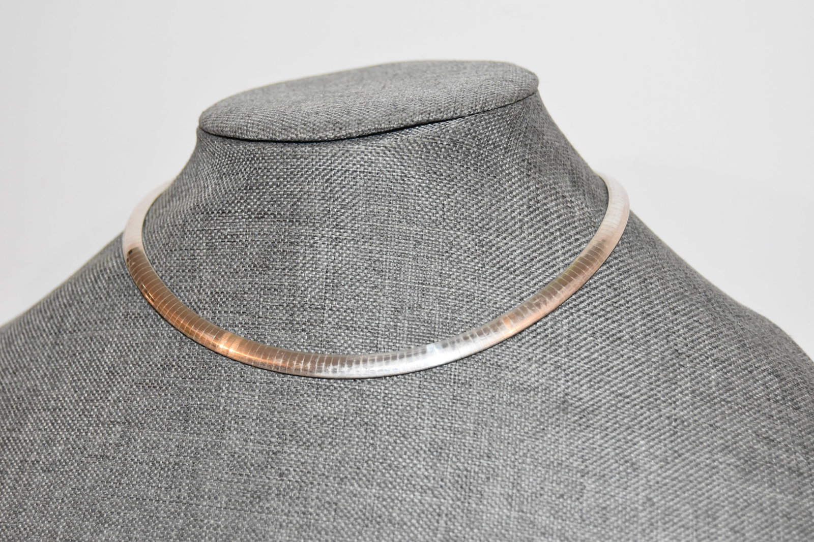 Vintage Sterling Silver milor italy choker necklace 11": Vintage Sterling Silver milor italy choker necklace 11" Please view all photos as they are part of the description and condition of this Item, Feel free to contact me with questions or picture request