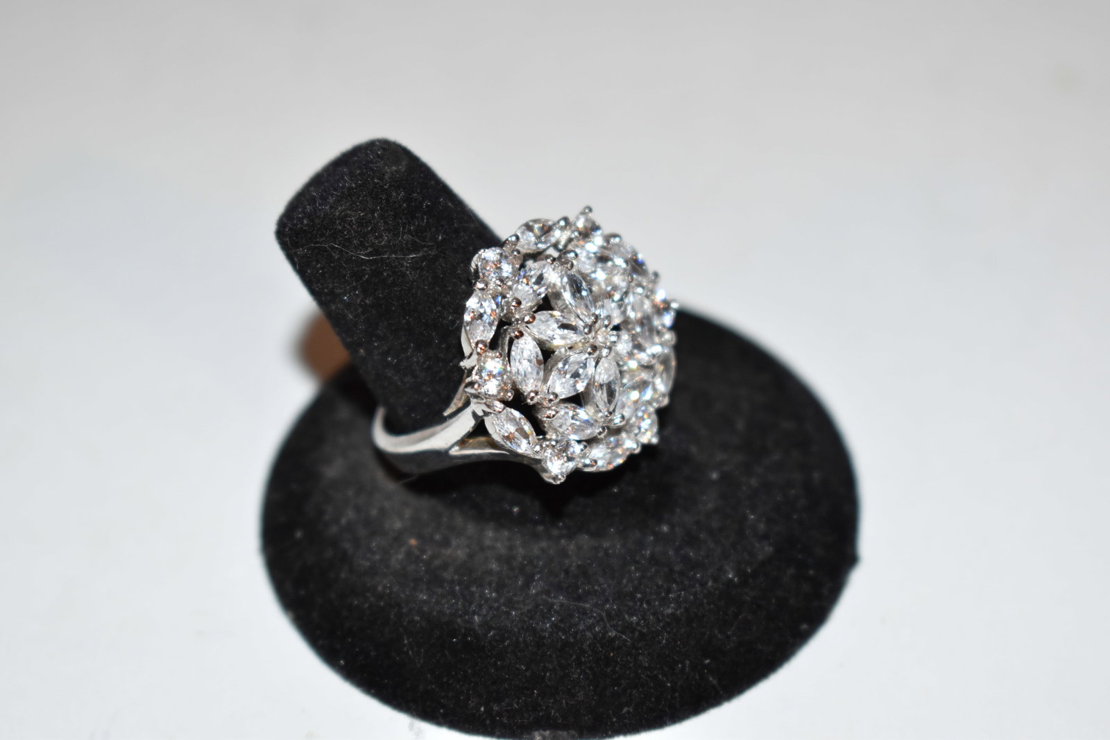 Vintage Sterling Silver rhinestone Ring sz 8.5 (1 of 3)