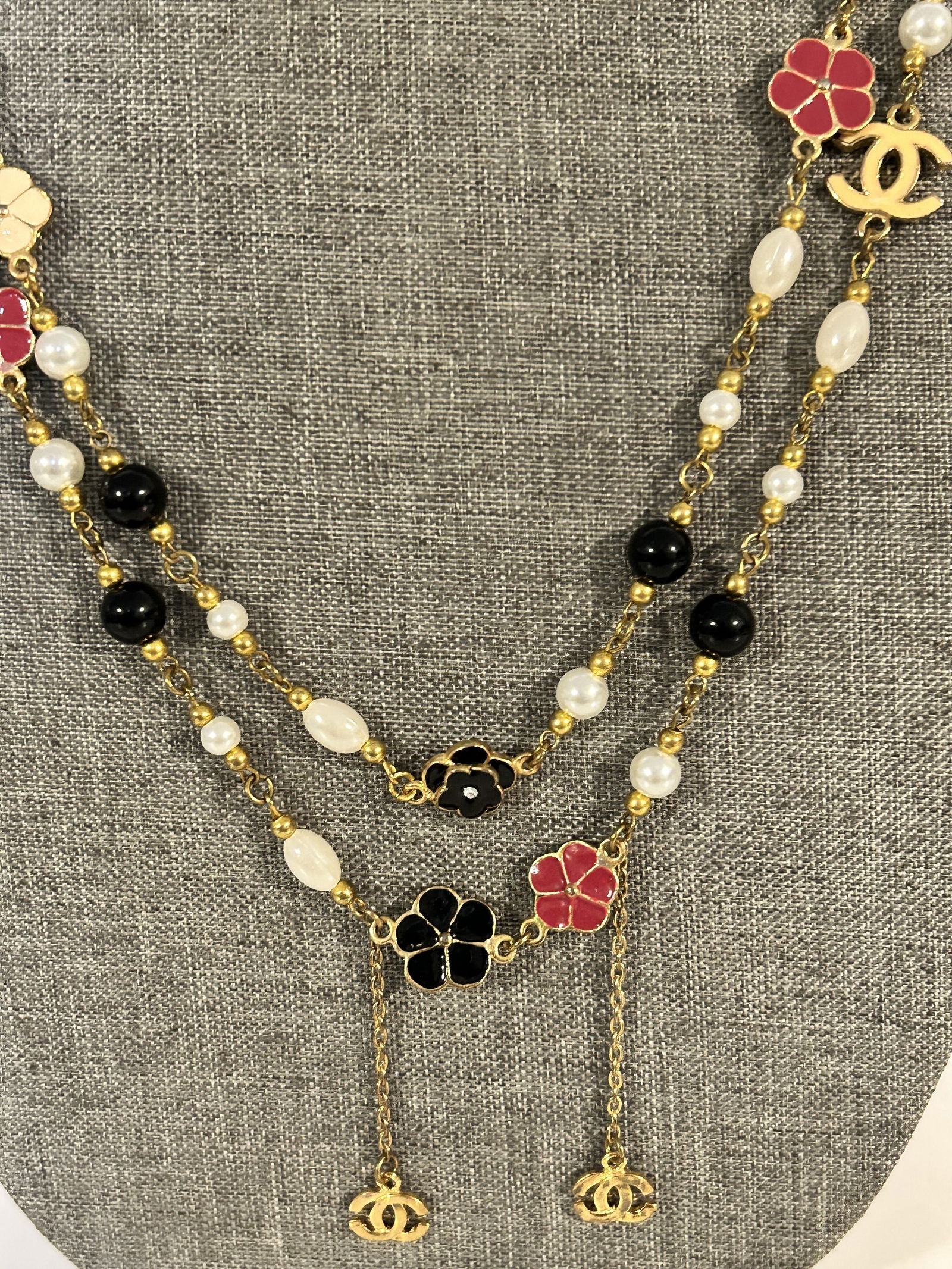 old vintage Chanel CC Logo Pearl Enamel Flower Rhinestone Gold Tone Necklace 64" (1 of 4)
