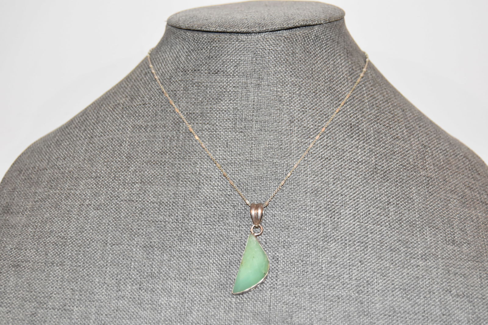 Vintage Sterling Silver jadeite Necklace Pendant 16": Vintage Sterling Silver jadeite Necklace Pendant 16" Please view all photos as they are part of the description and condition of this Item, Feel free to contact me with questions or picture requests!