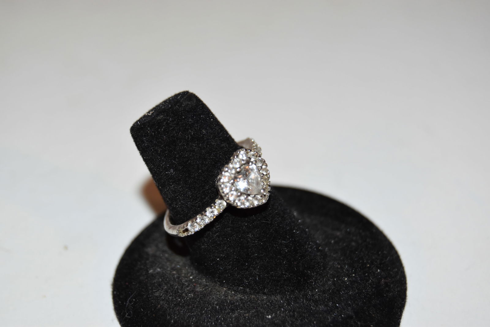 Vintage Sterling Silver CZ Ring sz 7 (1 of 5)