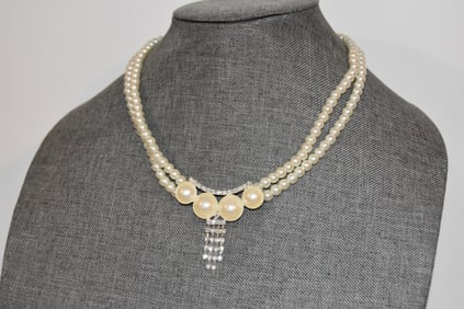 Vintage white elegant Beaded Necklace