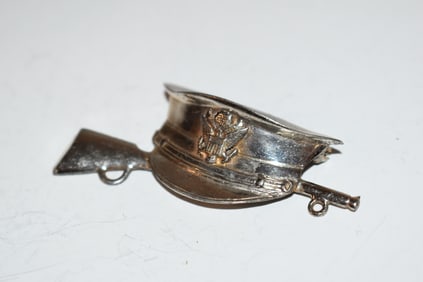 ww2 ? Vintage military hat riffle Brooch pin