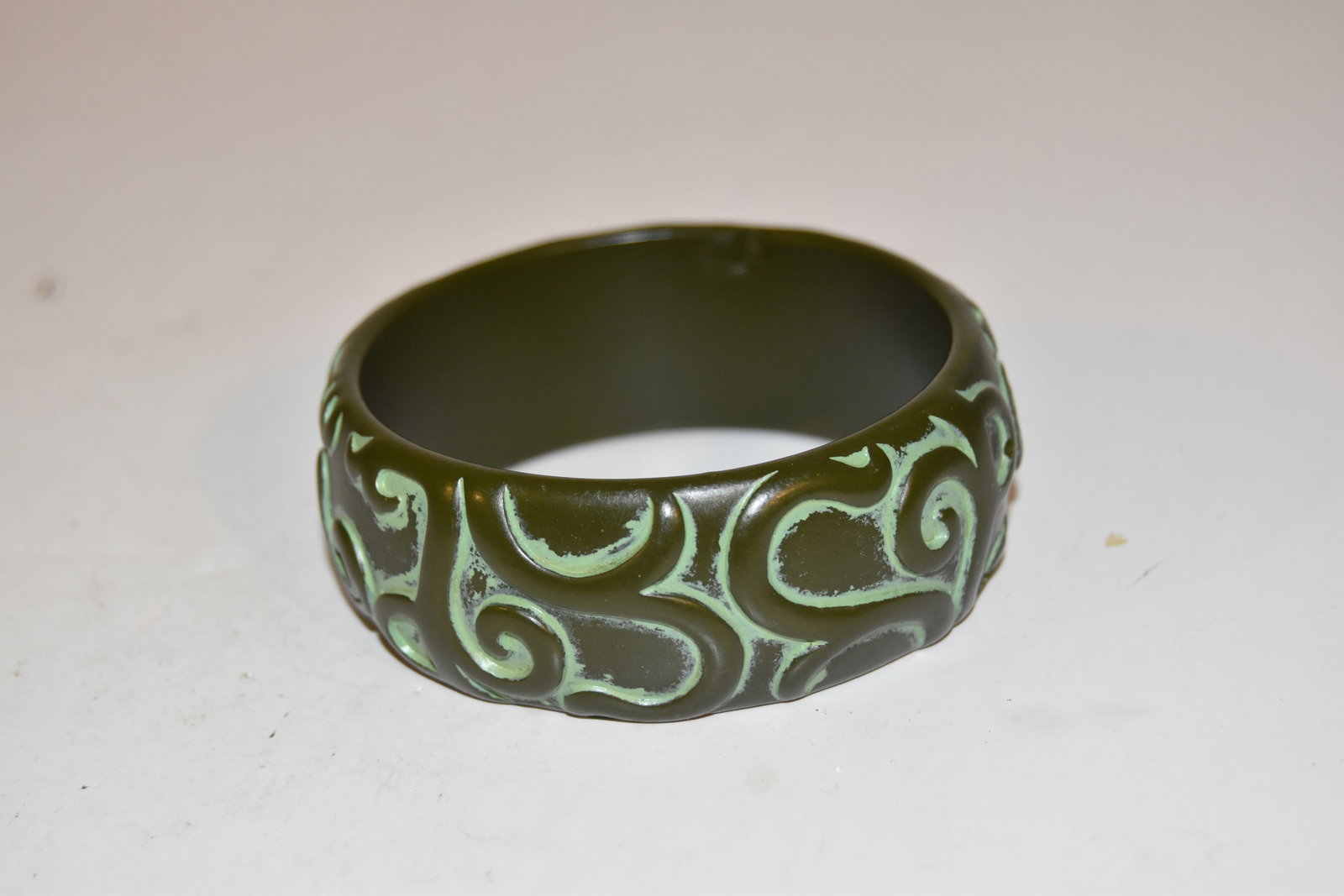 Vintage green bangle Bracelet 7" (1 of 3)