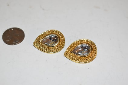 Vintage goldtone rhinestone Earrings