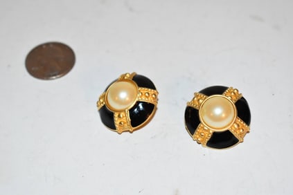Vintage goldtone pearl Earrings