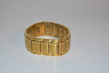 nice vintage goldtone stainless bracelet 7" marked N