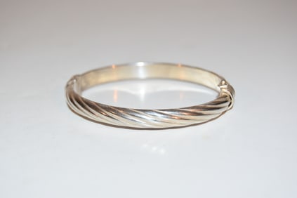 Vintage Sterling Silver Ornate spring hinged Bracelet 8"