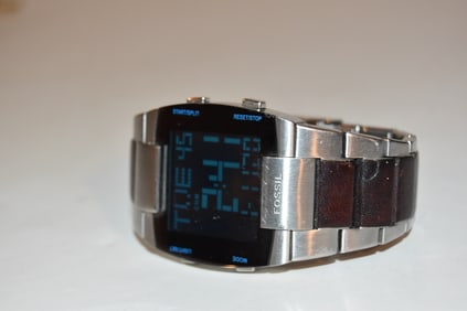 Fossil Unisex Digital Watch JR9456 Mirrored Dial works great!!!!