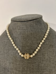 Vintage beaded gold tone Neckalace